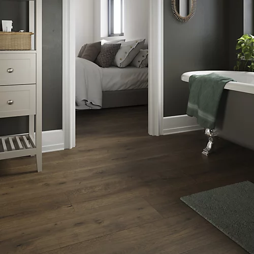GoodHome Bicester Brown Oak Effect Laminate Flooring, 1.85m² 3 GoodHome Bicester Brown Oak Effect Laminate Flooring, 1.85m²