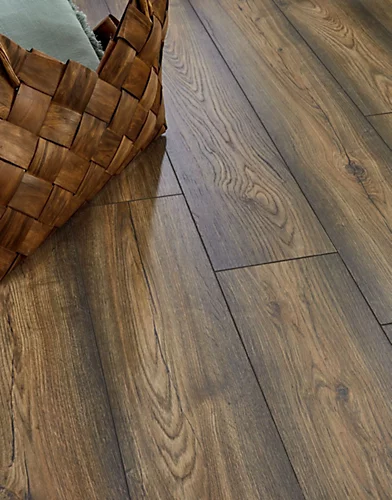 Impero Verona - Amber Oak 8mm Laminate Flooring. 2.13m² Pack 4 Impero Verona - Amber Oak 8mm Laminate Flooring. 2.13m² Pack - Image 2