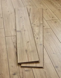 Impero Verona - Golden Pine 8mm Laminate Flooring. 2.13m² Pack -Floors Specialty Shop impero verona golden pine 8mm laminate flooring 2 13m pack1194481120522 03c MP