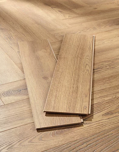 Swiss Krono Herringbone - Peterson Oak Nature 8mm Laminate Flooring. 1.23m² Pack 5 Swiss Krono Herringbone - Peterson Oak Nature 8mm Laminate Flooring. 1.23m² Pack - Image 3